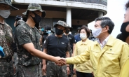 정경두 “다음주도 집중호우…군 대민지원 총력” 안성 피해현장 방문