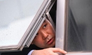 채이배 前의원 보좌관 “한국당, 문 잠그고 소파로 막았다”