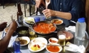 “여럿이 숟가락으로 찌개 퍼먹는 韓식습관, 코로나 키웠다”