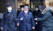 최신원 SK네트웍스 회장 구속…법원 “증거인멸 염려”