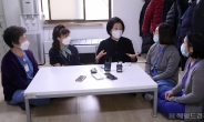 [헤럴드pic] 국립중앙의료원 직원을 만나는 박영선 더불어민주당 서울시장 후보