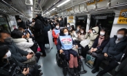 장애인단체 또 시위…출근길 지하철 4호선 20여분 운행중단