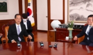 [헤럴드pic] 대화하는 박병석 국회의장과 한덕수 국무총리