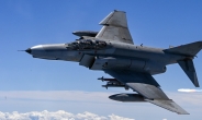공군 F-4E 전투기 서해상 추락…조종사 2명 비상탈출