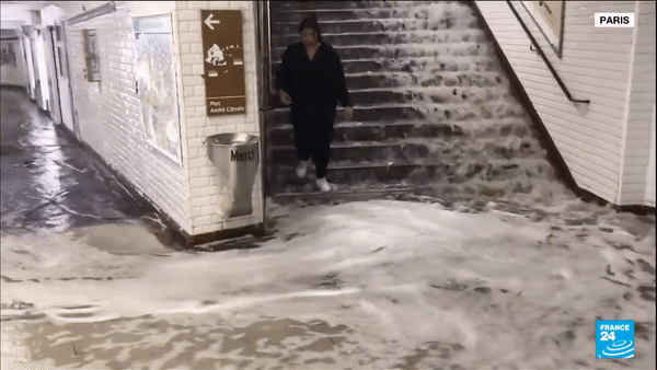 [영상] 사상 최악 가뭄 이어 폭우 쏟아진 英·佛…파리 지하철역 침수 [나우,어스]