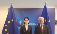 이신화 인권대사, EU 인권대표와 면담…“北인권 증진 위해 협력 강화”
