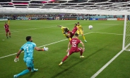 [월드컵] 12대 카메라로 잡아낸 오프사이드…FIFA 도입 신기술 'SAOT'