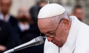 [영상] “우크라 국민의 감사를...” 30초간 눈물만 흘린 교황