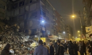 튀르키예 강진 사망자 급증…“시리아 포함 200명 육박”