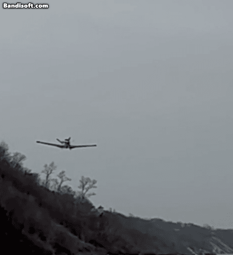 [영상] 美지역의원, 경비행기 몰다 해변에 가까스로 비상착륙