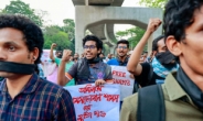 인플레 보도하니 ‘쇠고랑’…방글라데시 언론 통제