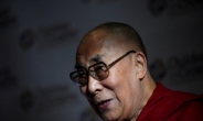 [영상]티베트 달라이라마, 소년에 ‘부적절 키스’ 공식 사과[나우,어스]