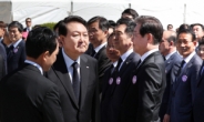 박지원 “협치 강조한 尹, 제1야당 대표와 영수회담 즉각 수락해야”