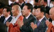 [속보] 尹 “인권존중·약자보호·세계평화 국정철학, 부처님 가르침”