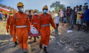 ‘275명 사망’ 열차 참사 인도, 2700억짜리 다리 교각 여러개 붕괴