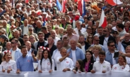 “독단적 여당 심판”…총선 앞둔 폴란드서 100만명 집결 시위