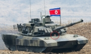 김정은, 탱크 직접 몰더니 파안대소…“전쟁준비 마음 푹 놔”