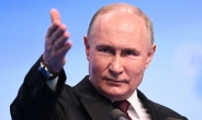 푸틴 “우크라 다음 유럽 공격? 허튼소리…자국민 겁줘 돈 뜯으려는 것”