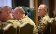 우크라 동부전선 위기…총사령관 “최소 3곳서 후퇴”