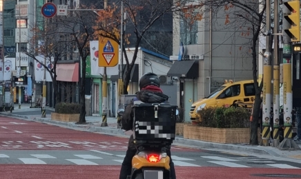 교통법규 위반 이륜차 쫓던 경찰, 승용차와 충돌