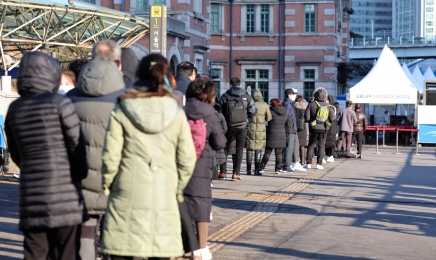 광주 ‘6인·밤 9시’ 거리두기 20일까지 연장