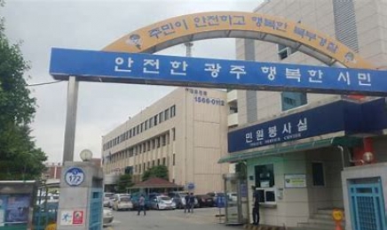 횡단보도 건너던 초등생 우회전 시내버스에 치여 사망