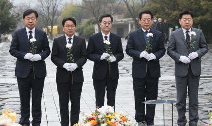 광주시장·전남지사 등 지역 정치권 ‘봉하마을로’