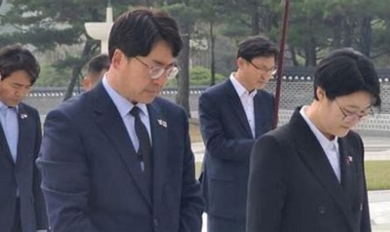 전주을 국회의원 재선거 당선, 진보당 강성희 의원…광주 5·18 묘역 참배