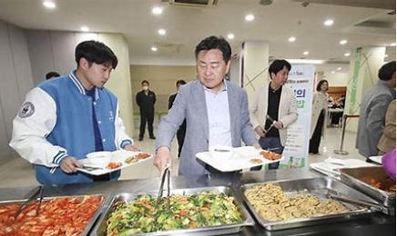 “전북 모든 대학에 ‘천원의 아침밥’ 확대하겠다”…김관영 전북지사