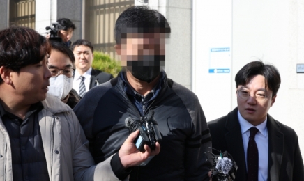 ‘경찰승진 뇌물’ 현직 치안감…“재판서 혐의 부인”