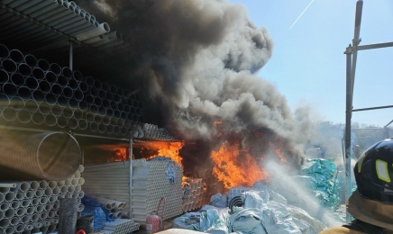 광주 PVC 파이프 보관 창고서 화재…“인명피해 없어”
