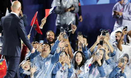 대한민국을 북한으로…100년 만에 파리로 돌아온 올림픽, 개회식부터 실수