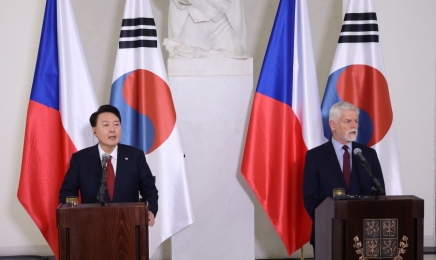 尹 “체코와 전면 협력 강화…원전, 내년 최종 계약까지 챙길 것”