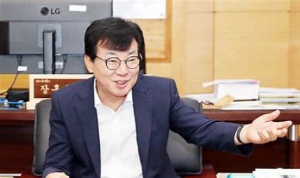 “김성 장흥군수, 전·현직 군의원 식사대접”…공직선거법 위반 송치