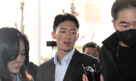 전두환 손자, 입국 직후 공항서 체포…광주행 무산