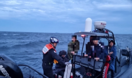 목포해경, 너울에 실종된 잠수사 2명 구조