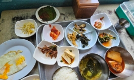 “김밥 한 줄도 5000원인데”…반찬 13가지 ‘5000원 백반집’에 감동