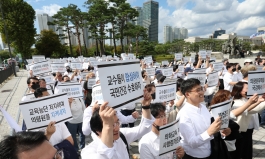 의과대학들 ‘휴학 승인’ 숨고르기… 5개대 의대생 2488명 ‘휴학 대기’