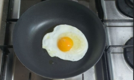 “계란프라이 ‘반숙’ 즐겨 먹다간” 아무도 몰랐다…충격적 사실?