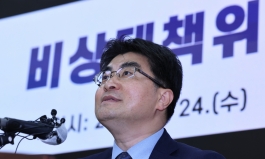 [속보] 서울의대 교수들 “30일 전면 진료 중단”