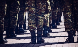 “알몸 다 보이네” 통유리 강당서 군인들 환복시킨 육군훈련소