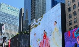 뉴욕 타임스퀘어 수놓은 한복, 한문화진흥協 중국의 문화침략 대응