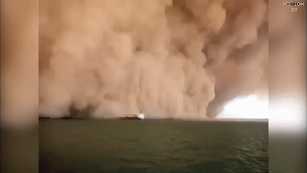 [영상] 바다까지 집어 삼킬 듯…수에즈 운하에 거대 모래 폭풍