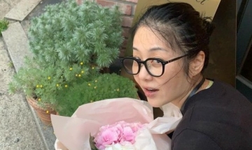53세 고현정, 소녀 감성…“꽃집에 갔어요”