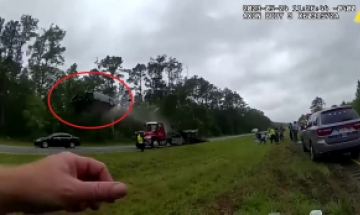 [영상] 영화처럼 날았다…견인 트럭 위로 비행한 자동차