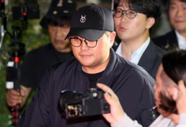 김호중 “경찰이 날 먹잇감으로 던져”…6시간 귀가 거부 이유? “마지막 자존심”