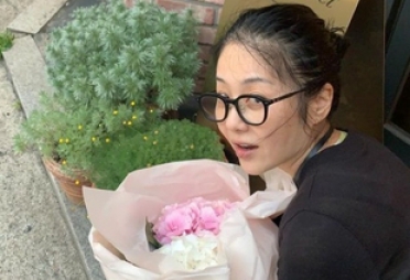 53세 고현정, 소녀 감성…“꽃집에 갔어요”