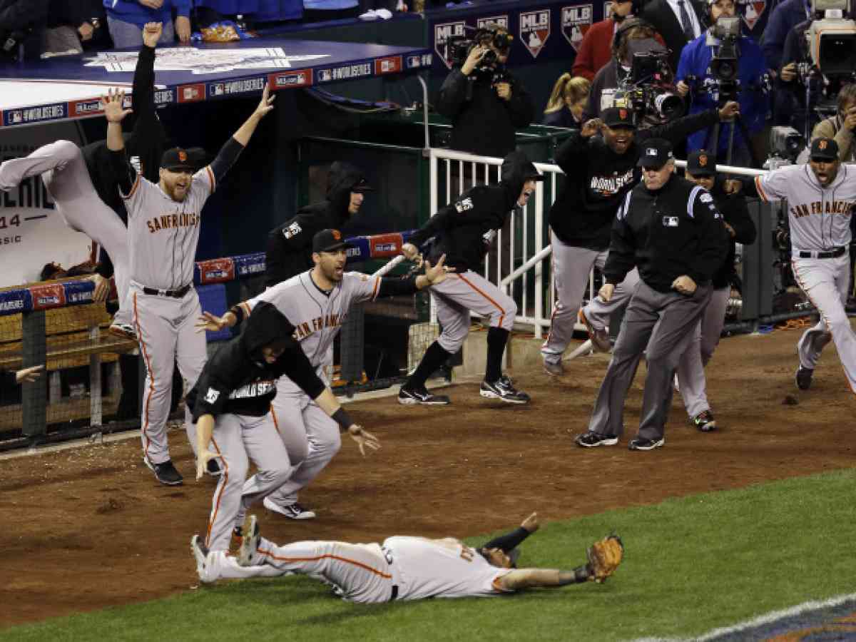 Giants Win 2014 World Series - Final Out 