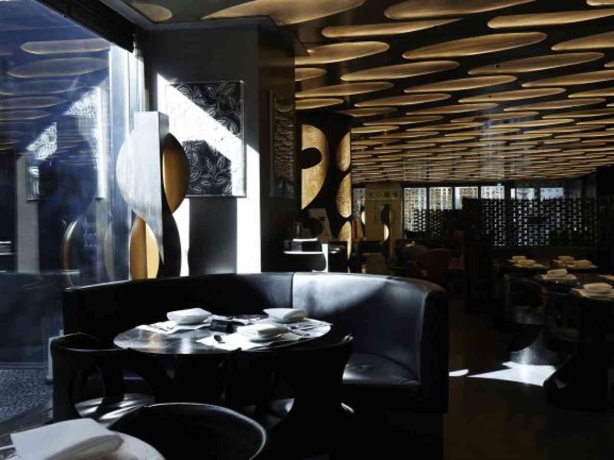 Feature] Expensive tastes: Luxury labels create cafes in Korea