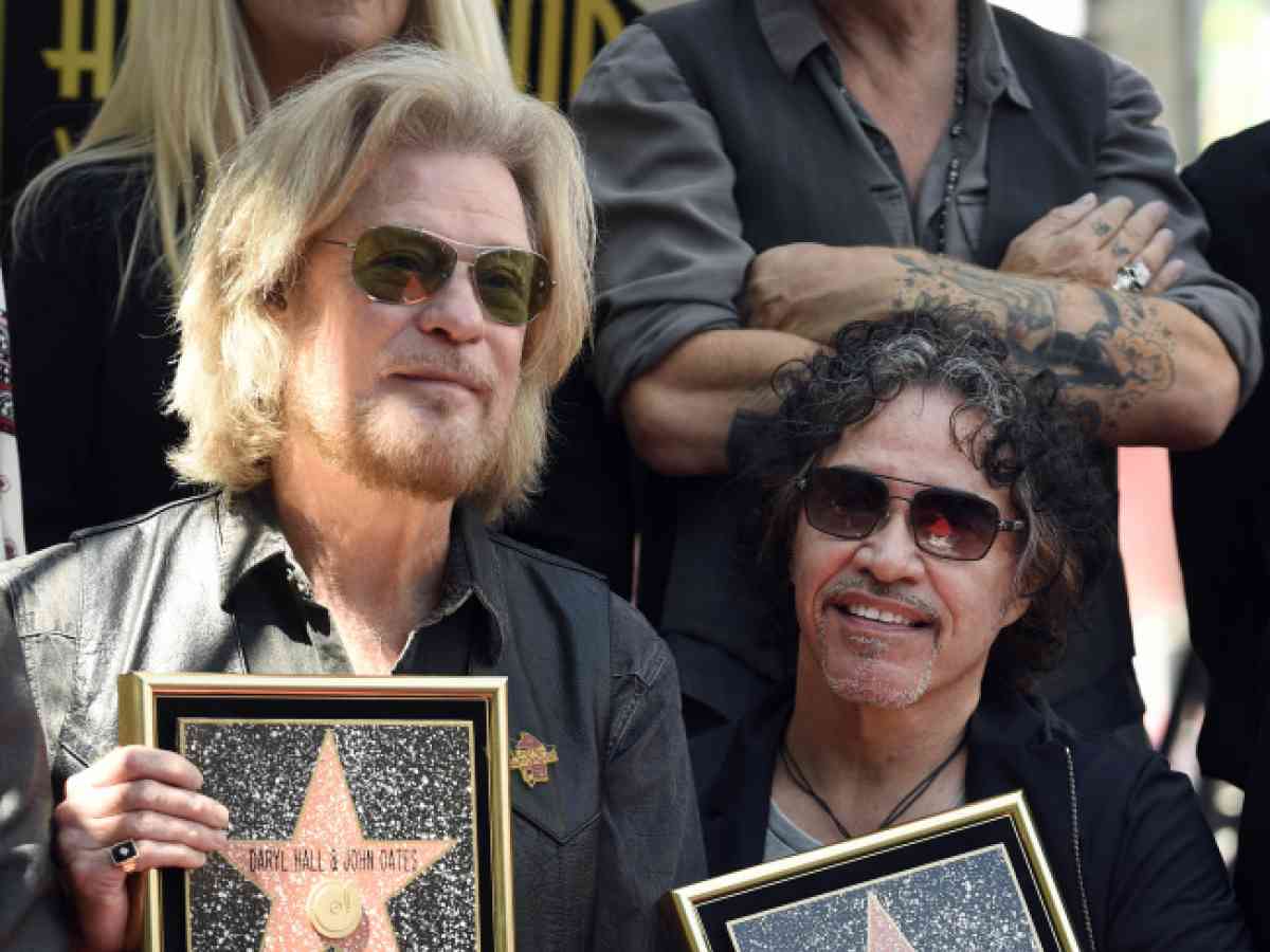 Dave Stewart, Daryl Hall & John Oates & Jerry Greenberg Editorial